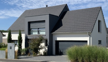 Hausbau im Elsass Sierentz traditionelles Dach Garage im Erdgeschoss Mezzanine