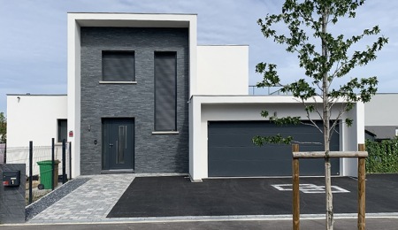 constructeur maison brique alsace Hégenheim toit terrasse garage maçonné accolé rez-de-chaussée